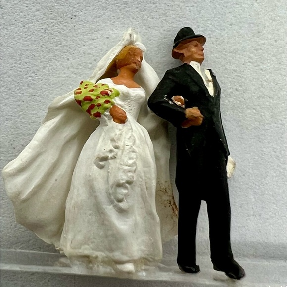 Vintage (New) PREISER HO Scale 58 Bridal Party Set Priest Bride Groom Guests - Picture 8 of 9